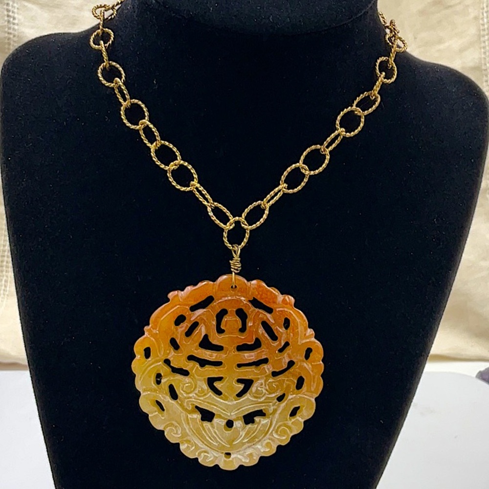 Vtg. Brass 18”W/2”Ext. Elegant Jadeite Brown/OrangeToCream ColorPendant Necklace